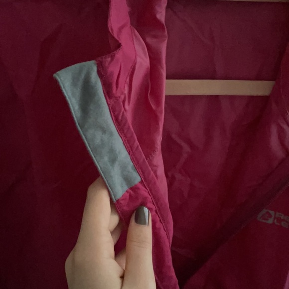 Lightweight Magenta Red Ledge Rain-jacket - Picture 4 of 8